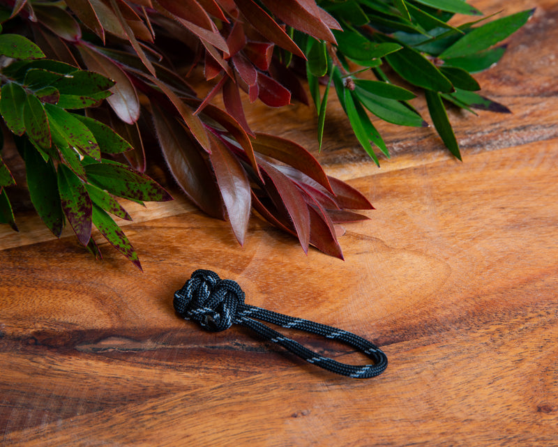 Black Reflective Paracord Zipper Pulls